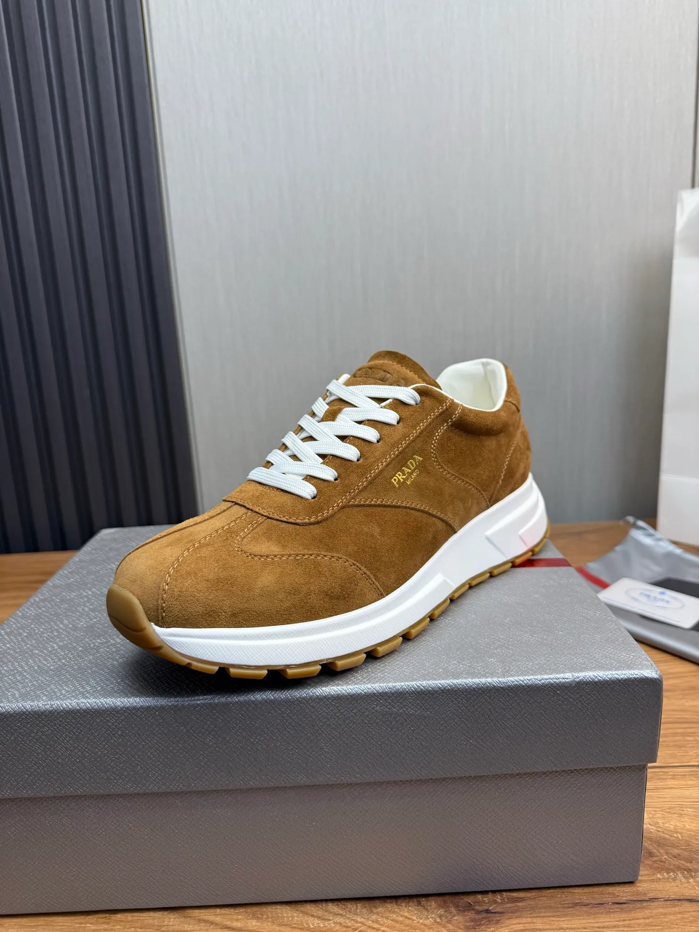 Men's shoes 💰580💰 [PRADA] Hot-selling men's shoes shipped 👏Official website synchronized ⬆️ Original cowhide fabric + cowhide lining, cowhide feet 🐮 1:1 shipment ✔️Original original sole, 38-45 (45. Customized, non-refundable)